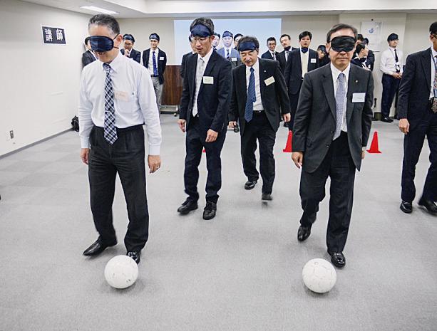 ブラインドサッカーでチームビルディング