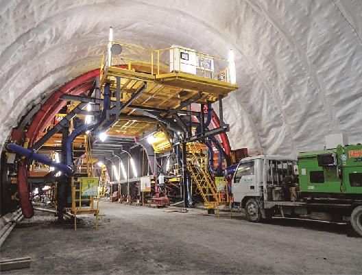 清水建設 トンネル覆工コンクリ打設を自動化 2人で一連の作業が可能に 日刊建設工業新聞