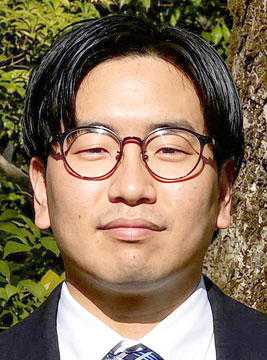 岡庭康浩氏